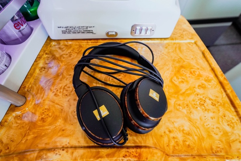 emirates_business_headphones