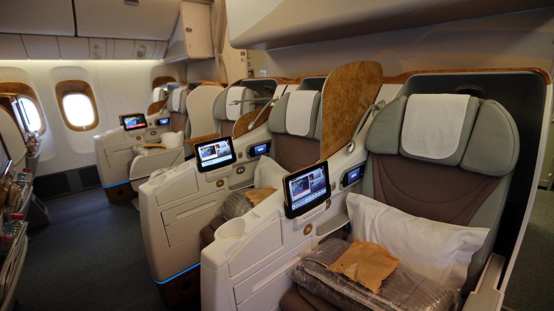 Emirates 777-300ER 2-3-2