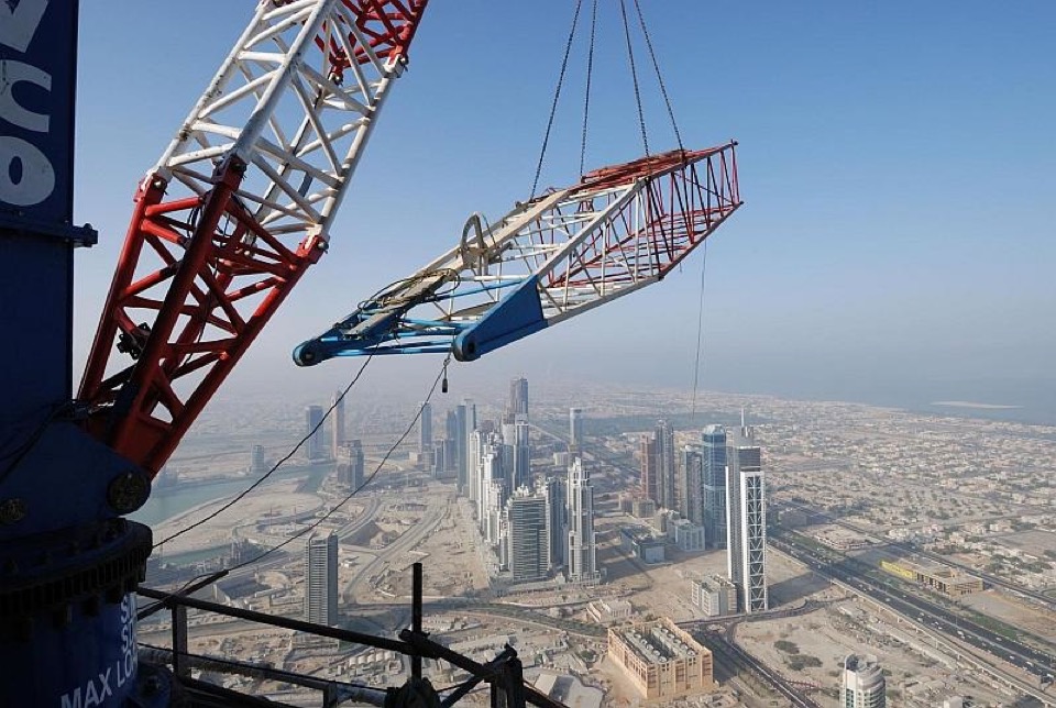 Burj-Dubai-high-altitude-cranes-3_web