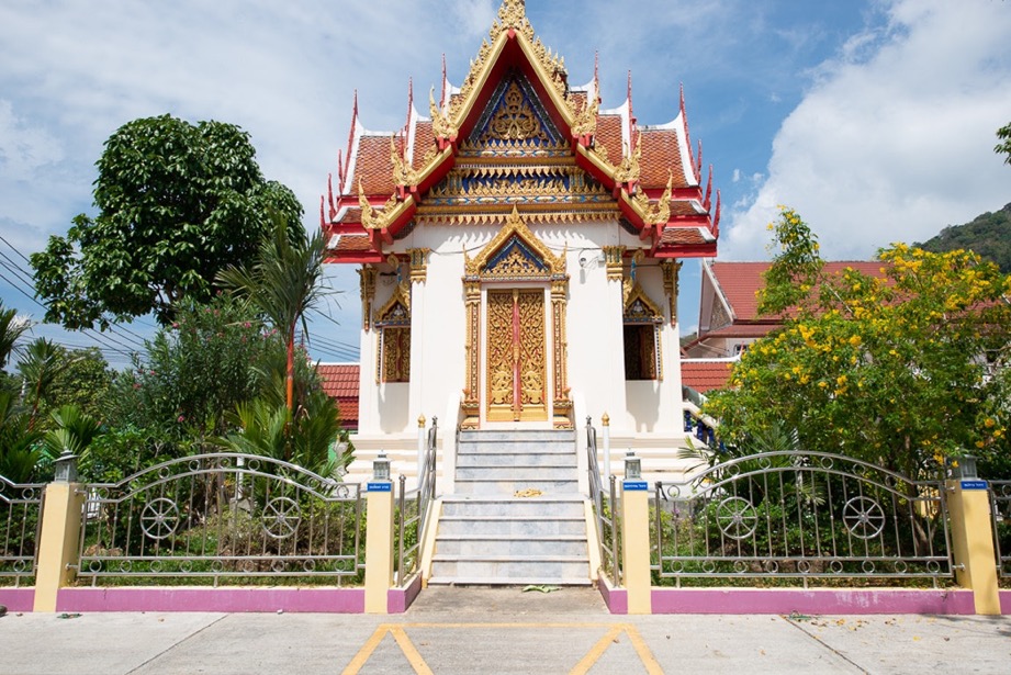 karon-temple-market-poi-thailand-holiday