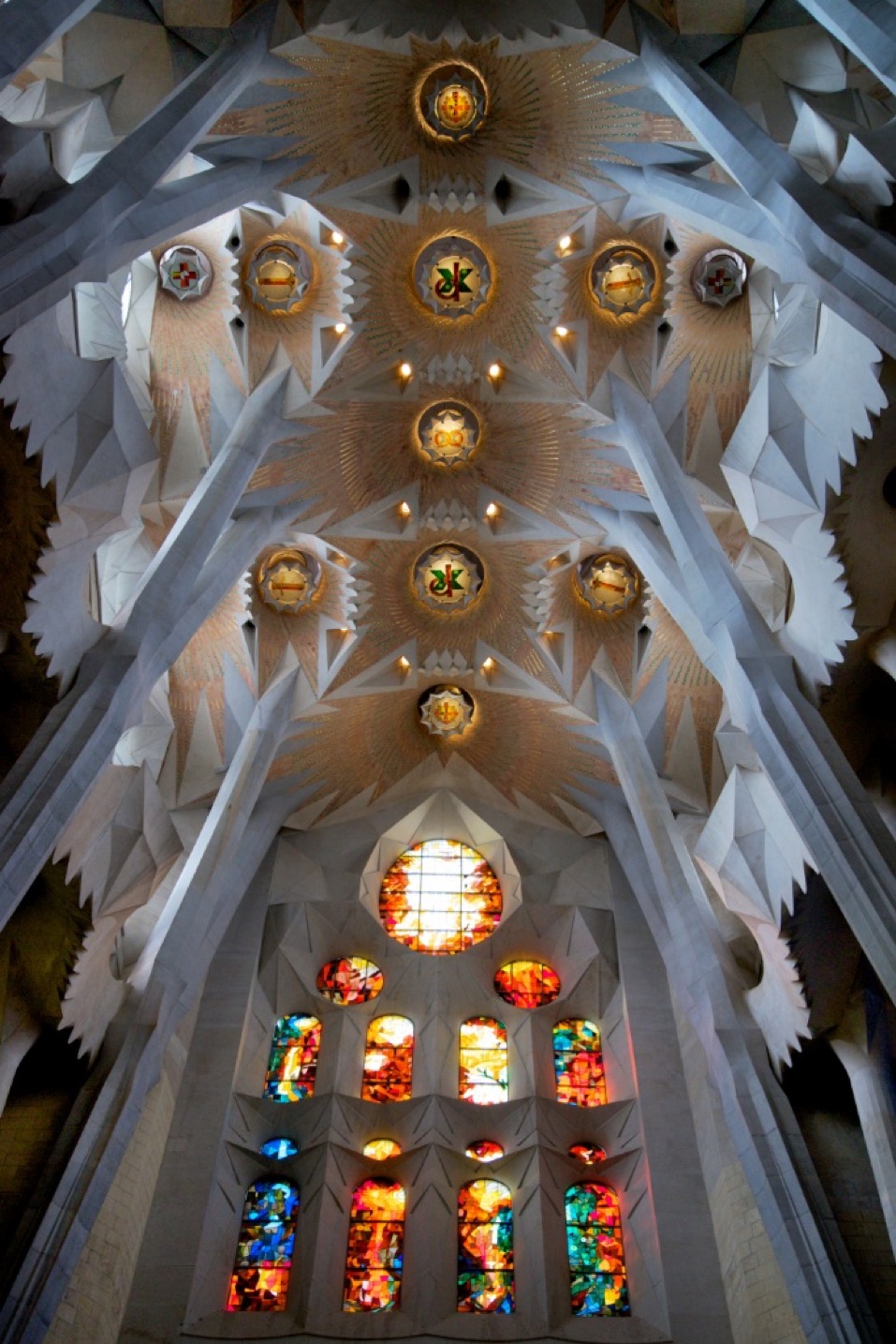 Stained-Glass-and-Ceiline-La-Sagrada-Familia-Barcelona