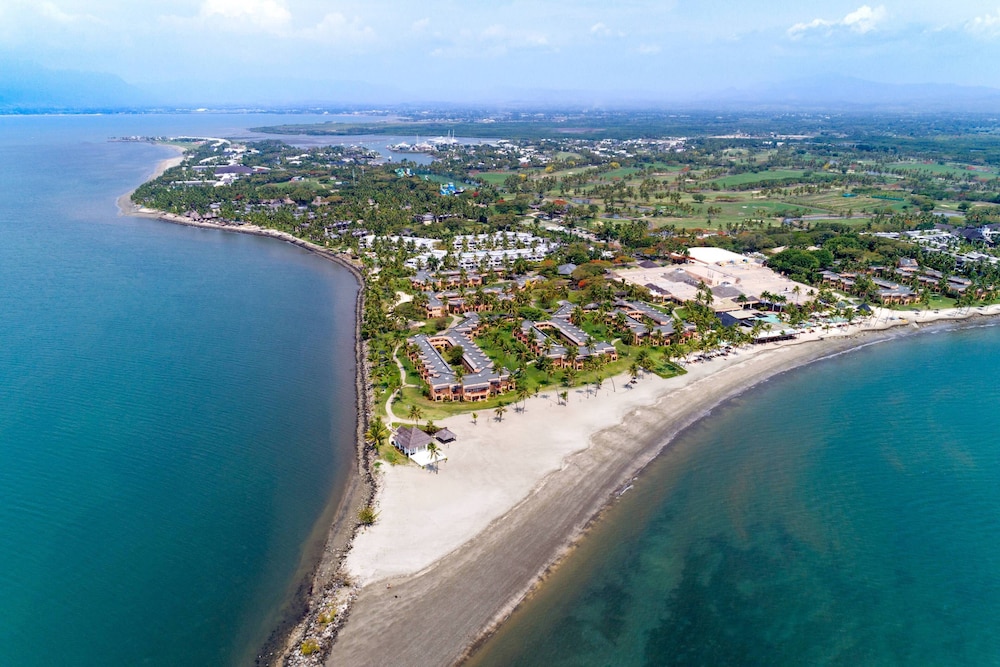 Sheraton Fiji Golf &#38; Beach Resort